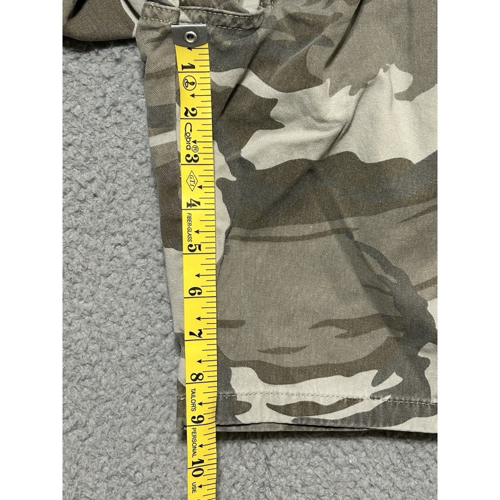 Vintage Wrangler Baggy Utility Cargo Shorts 36x9 Brushstroke Camo Y2K - Picture 5 of 8